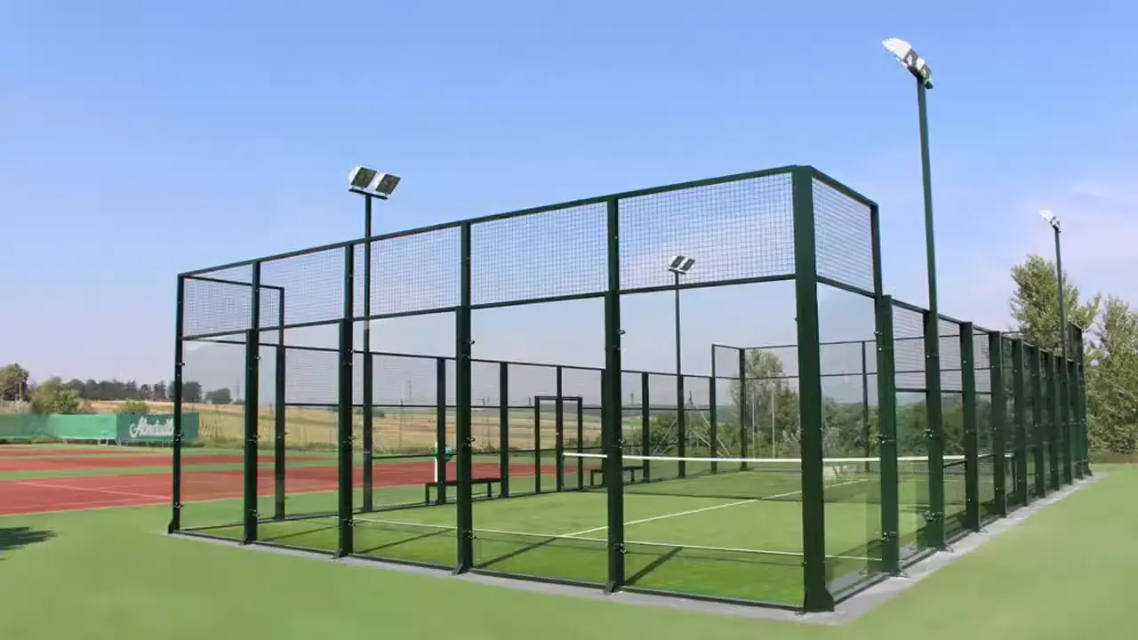 ما هي مواصفات ملاعب بادل تنس الستاندرد؟